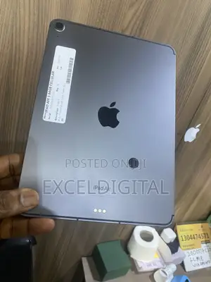 Apple iPad Air (2022) 64 GB Gray