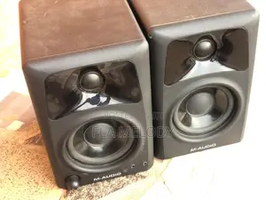 M-Audio Av32