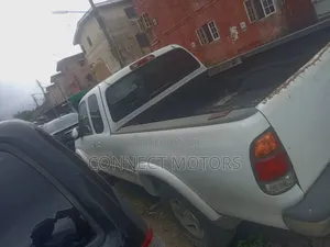 Toyota Tundra Automatic 2002 White