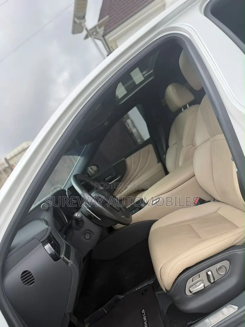 Lexus LS 2022 White