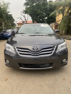 Toyota Camry XLE 4dr Sedan (2.5L 4cyl 6AM) 2010 Gray