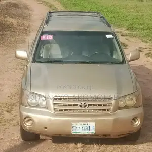 Toyota Highlander Base AWD 2003 Gold