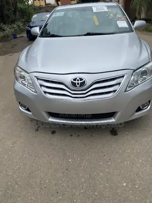 Toyota Camry XLE 4dr Sedan (2.5L 4cyl 6AM) 2010 Silver