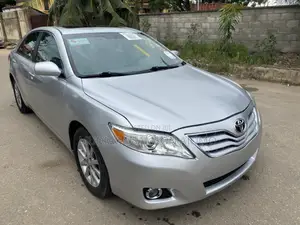 Toyota Camry XLE 4dr Sedan (2.5L 4cyl 6AM) 2010 Silver