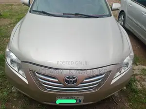 Toyota Camry SE V6 4dr Sedan (3.5L 6cyl 6AM) 2008 Gold