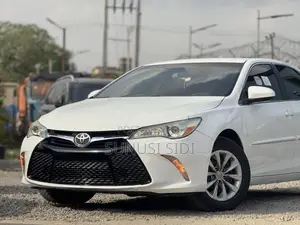 Toyota Camry LE 4dr Sedan (2.5L 4cyl 6A) 2015 White