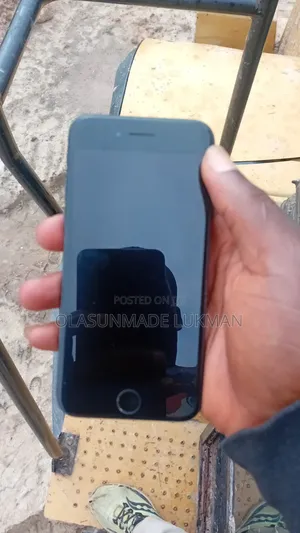 Apple iPhone 7 32 GB Black