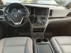 Toyota Sienna XLE AWD 2019 Red
