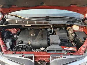 Toyota Sienna XLE AWD 2019 Red