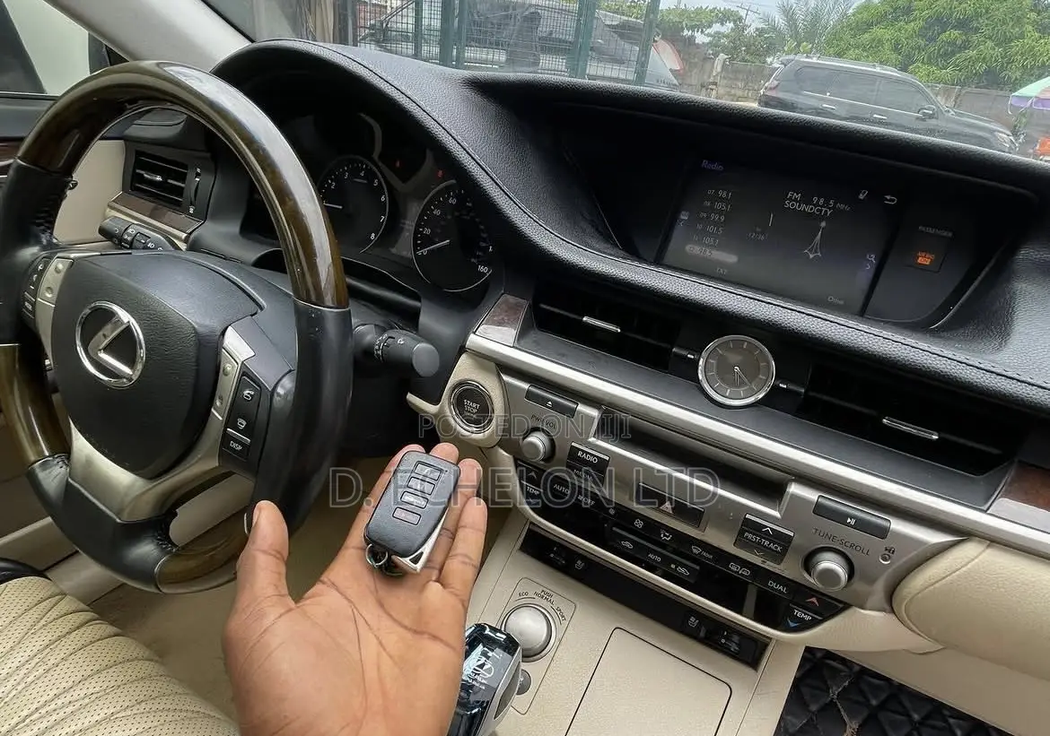Lexus ES 2015 White