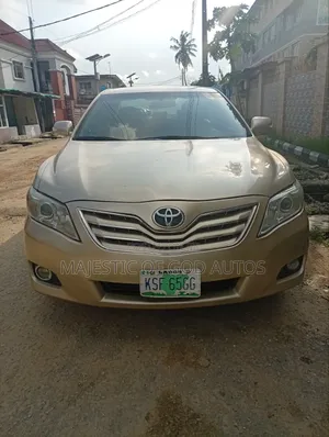 Toyota Camry 2009 Gold