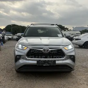 Toyota Highlander 2022 Silver