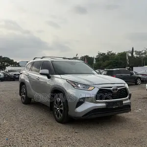 Toyota Highlander 2022 Silver
