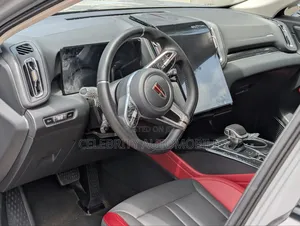 New Hongqi E-HS3 2023