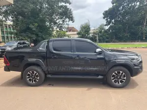 Toyota Hilux 2.0 VVT-i 2010 Black