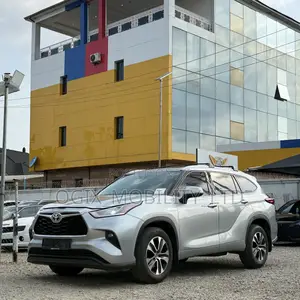 Toyota Highlander 2022 Silver