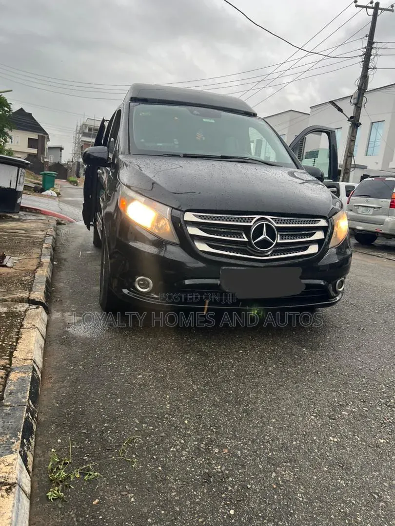 Mercedes-Benz B-Class 2016 Black