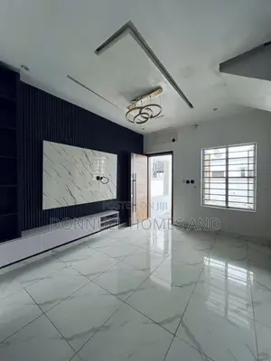3bdrm Townhouse / Terrace in Ikota for rent