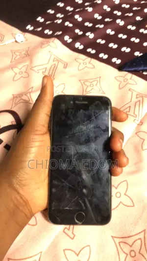 Apple iPhone 7 32 GB Black
