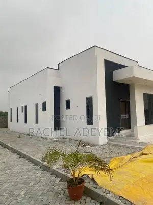4bdrm Bungalow in Off Lekki-Epe Expressway for sale