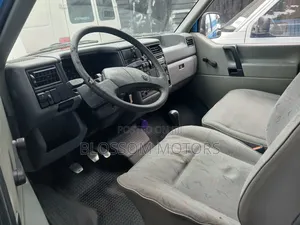 Volkswagen Transporter 2004 Blue