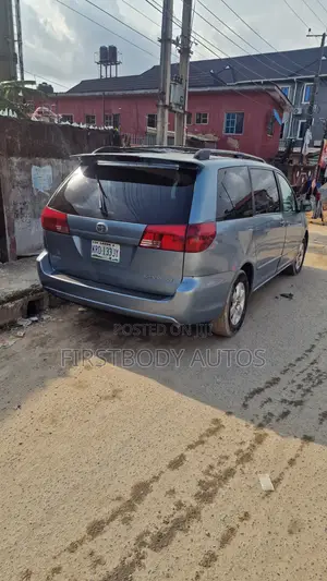 Toyota Sienna 2005 Blue