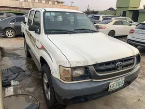 Toyota Hilux 2003 White