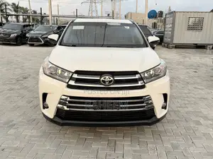 Toyota Highlander SE 4x4 V6 (3.5L 6cyl 8A) 2017 White