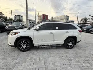 Toyota Highlander SE 4x4 V6 (3.5L 6cyl 8A) 2017 White