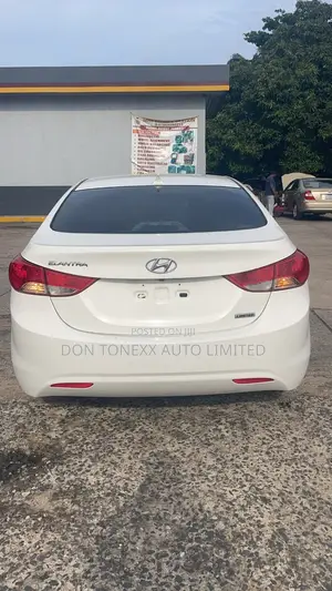 Hyundai Elantra Limited 2012 White