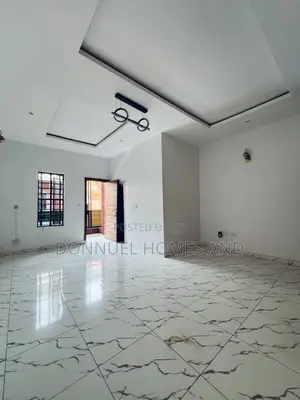 3bdrm Townhouse / Terrace in Ikota for rent