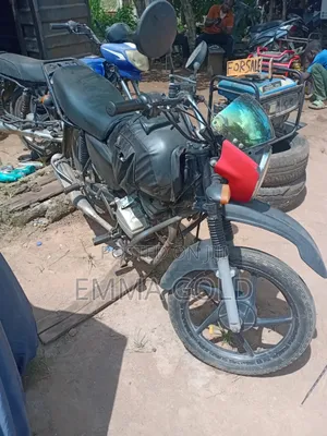 Honda CB 2016 Red