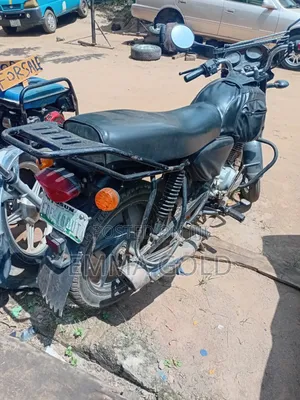 Honda CB 2016 Red