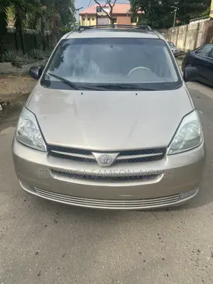 Toyota Sienna XLE AWD 2005 Gold