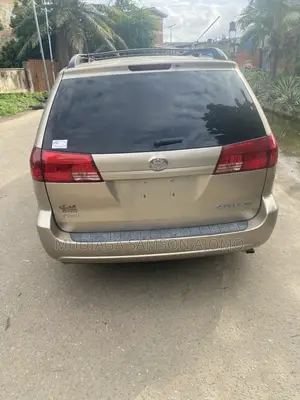 Toyota Sienna XLE AWD 2005 Gold