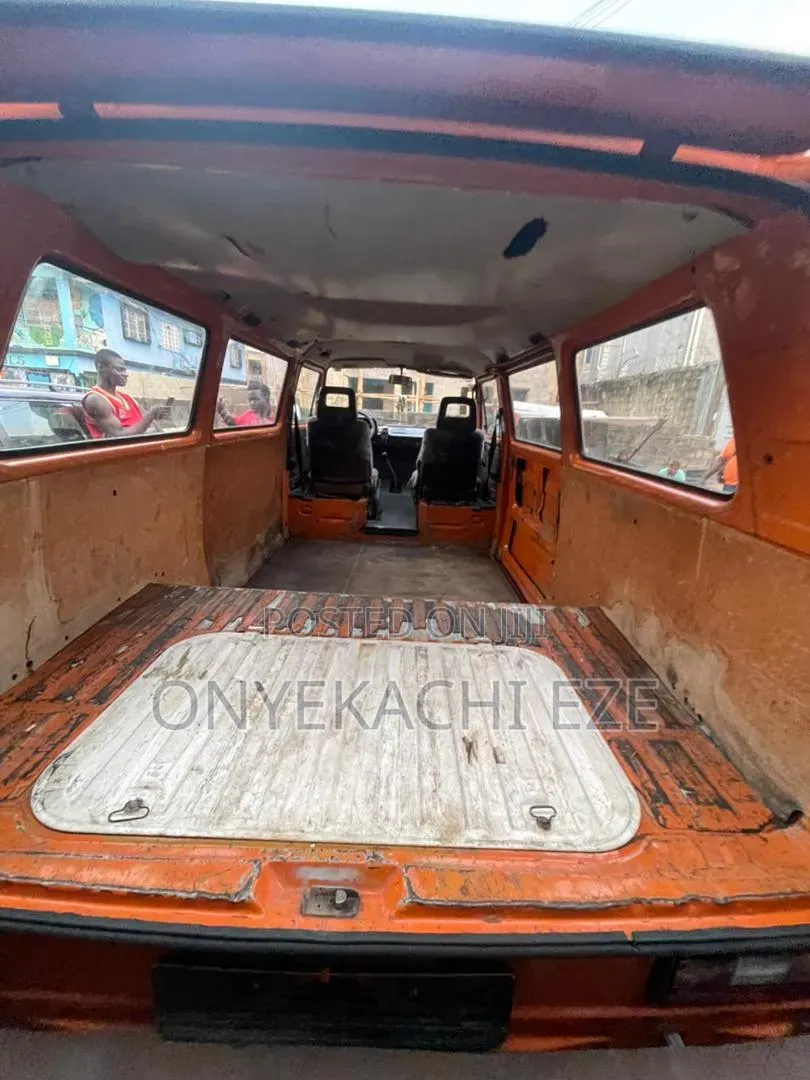 Volkswagen Transporter 2003 Orange