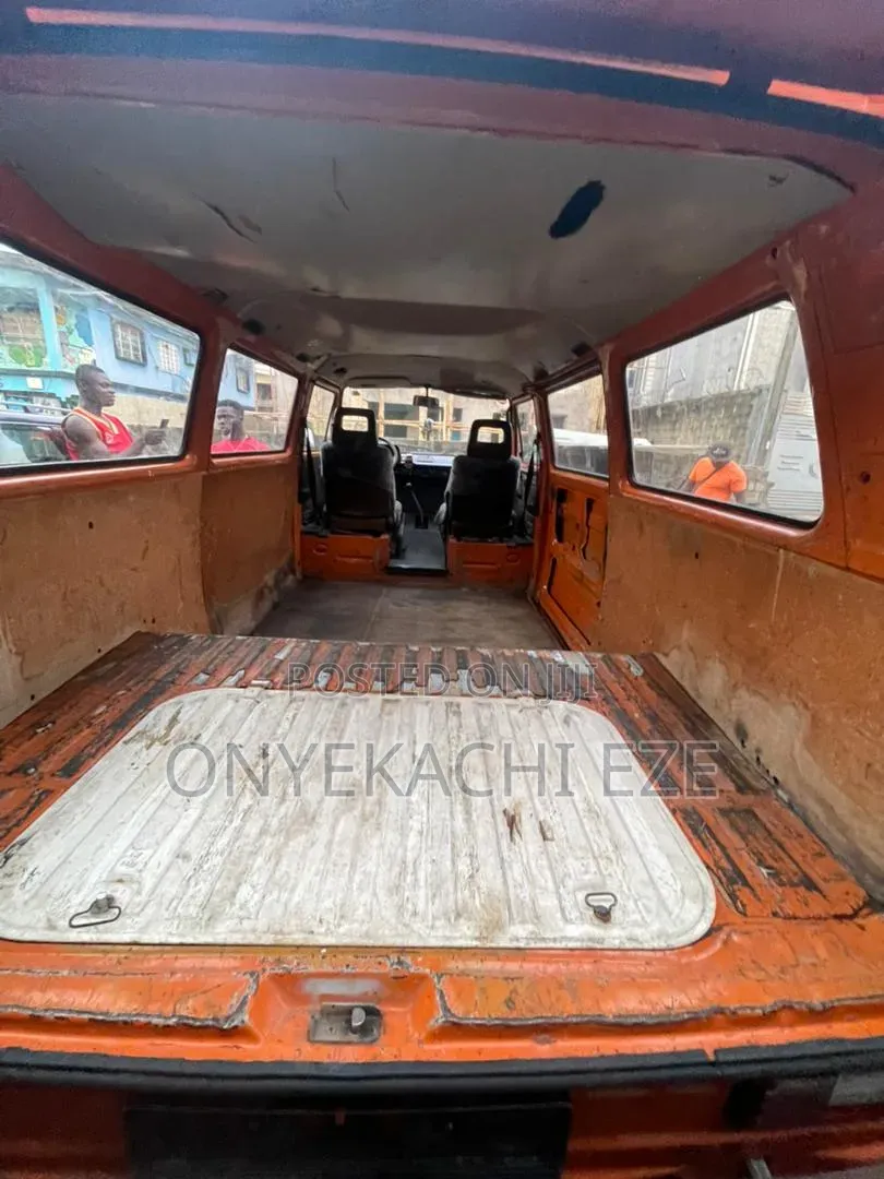 Volkswagen Transporter 2003 Orange