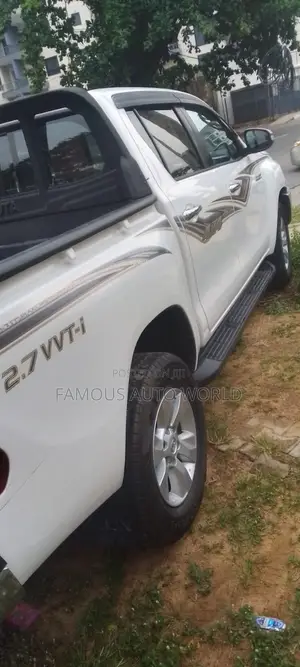 Toyota Hilux 2016 White
