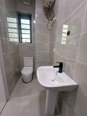 3bdrm Apartment in Lekki Phase 1 for rent