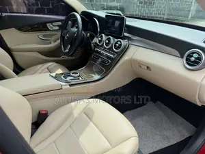 Mercedes-Benz C300 2017 Red