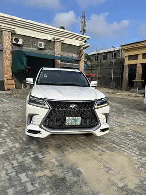 Lexus LX 2016 White