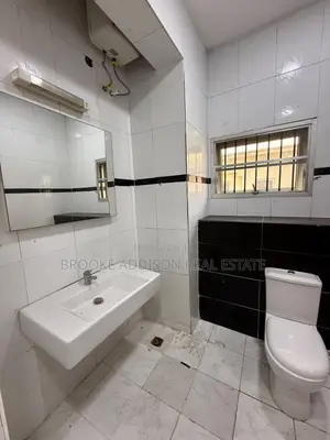 3bdrm Apartment in Lekki Phase 1 for rent