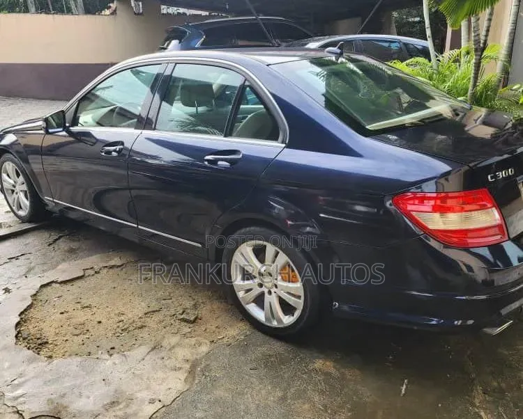 Mercedes-Benz C300 2010 Blue