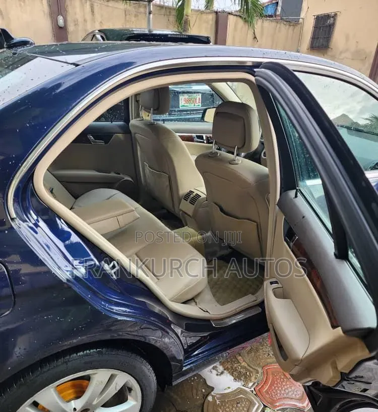 Mercedes-Benz C300 2010 Blue