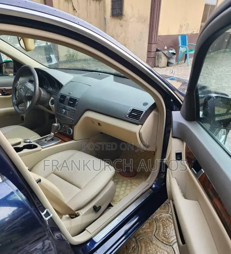 Mercedes-Benz C300 2010 Blue