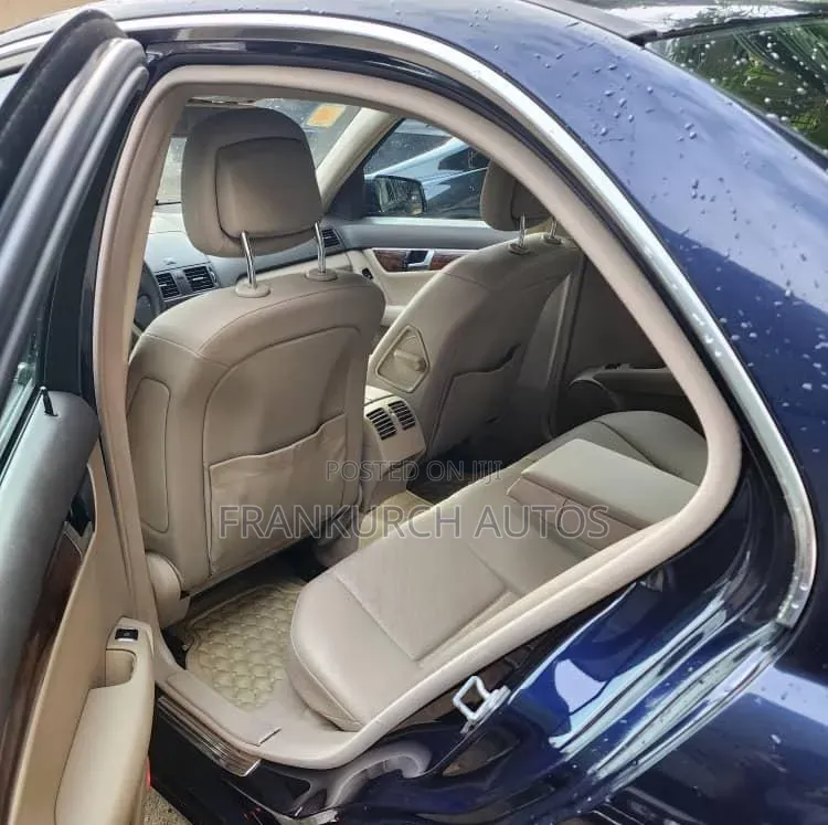 Mercedes-Benz C300 2010 Blue