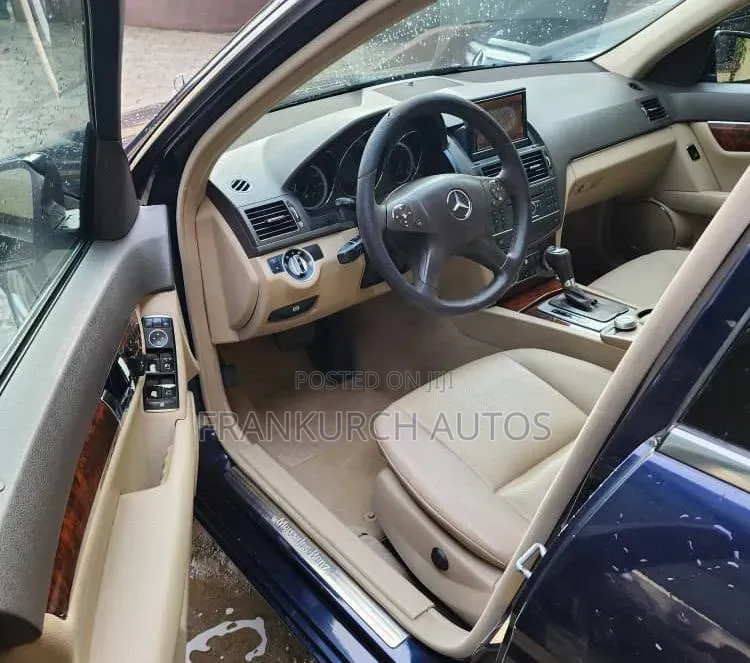 Mercedes-Benz C300 2010 Blue
