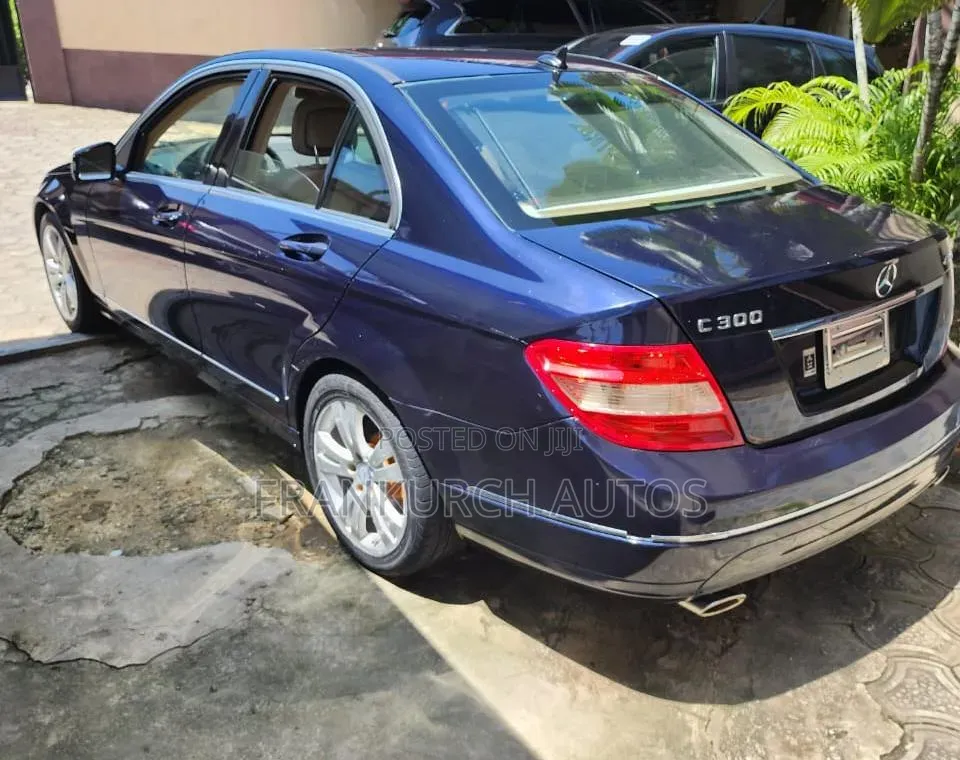 Mercedes-Benz C300 2010 Blue