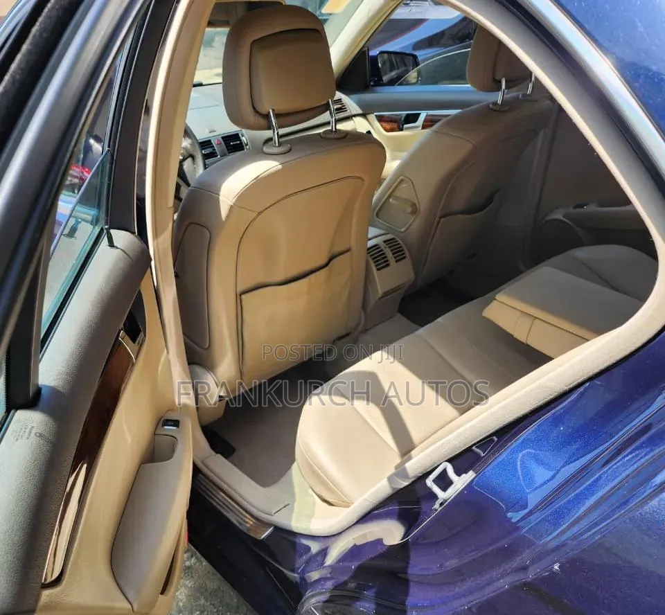 Mercedes-Benz C300 2010 Blue