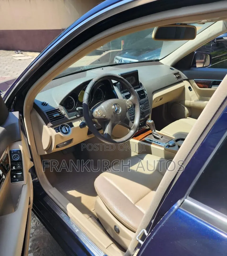 Mercedes-Benz C300 2010 Blue